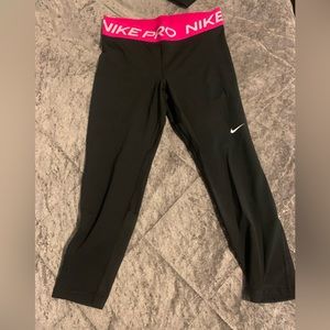Women’s Nike Pro cropped leggings size medium